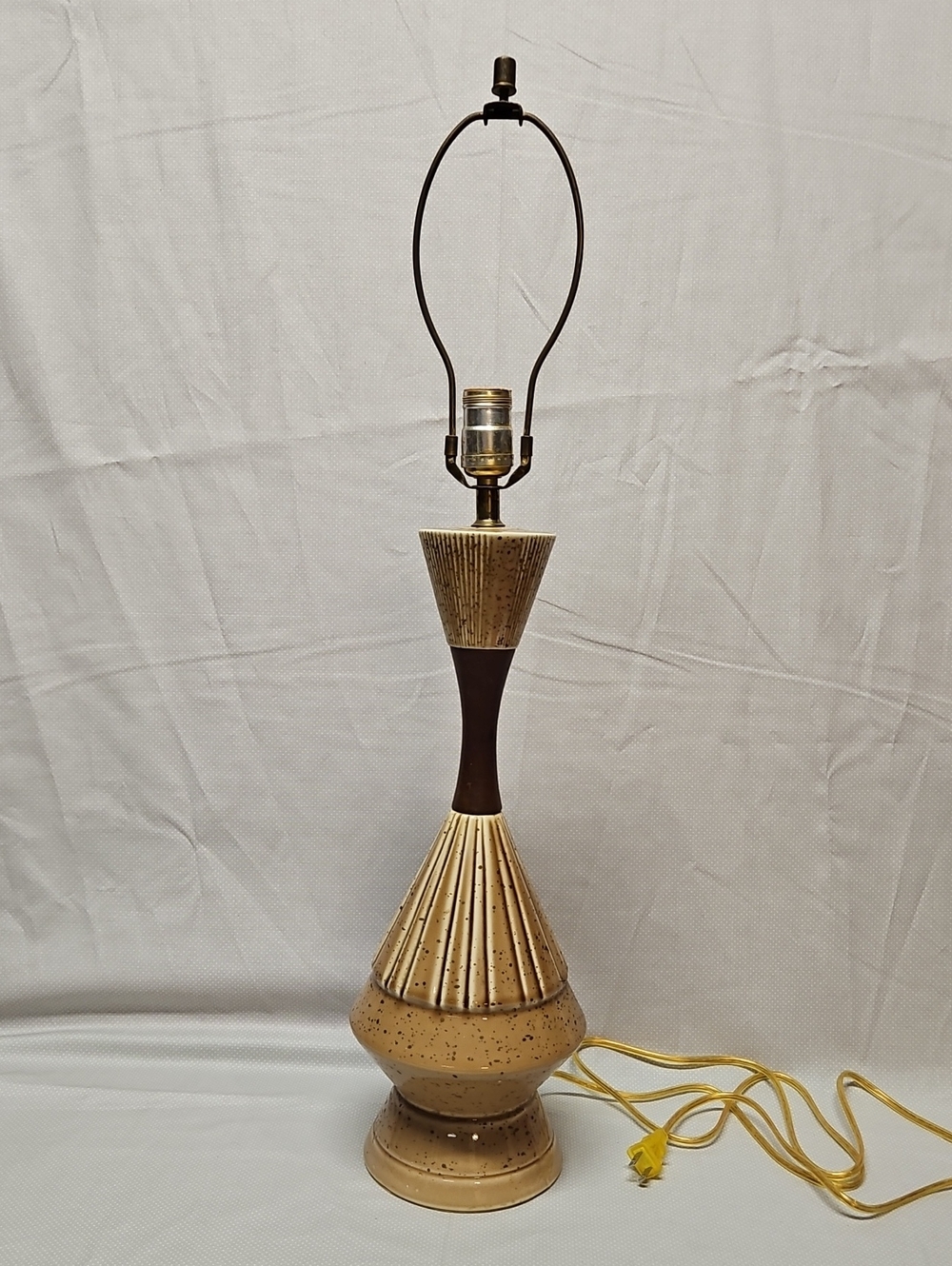 Vintage Mid-Century Modern Speckled Ceramic & Wood Hourglass Atomic Table Lamp